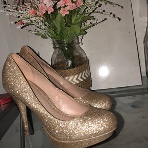 Super Sparkly Gold Pumps